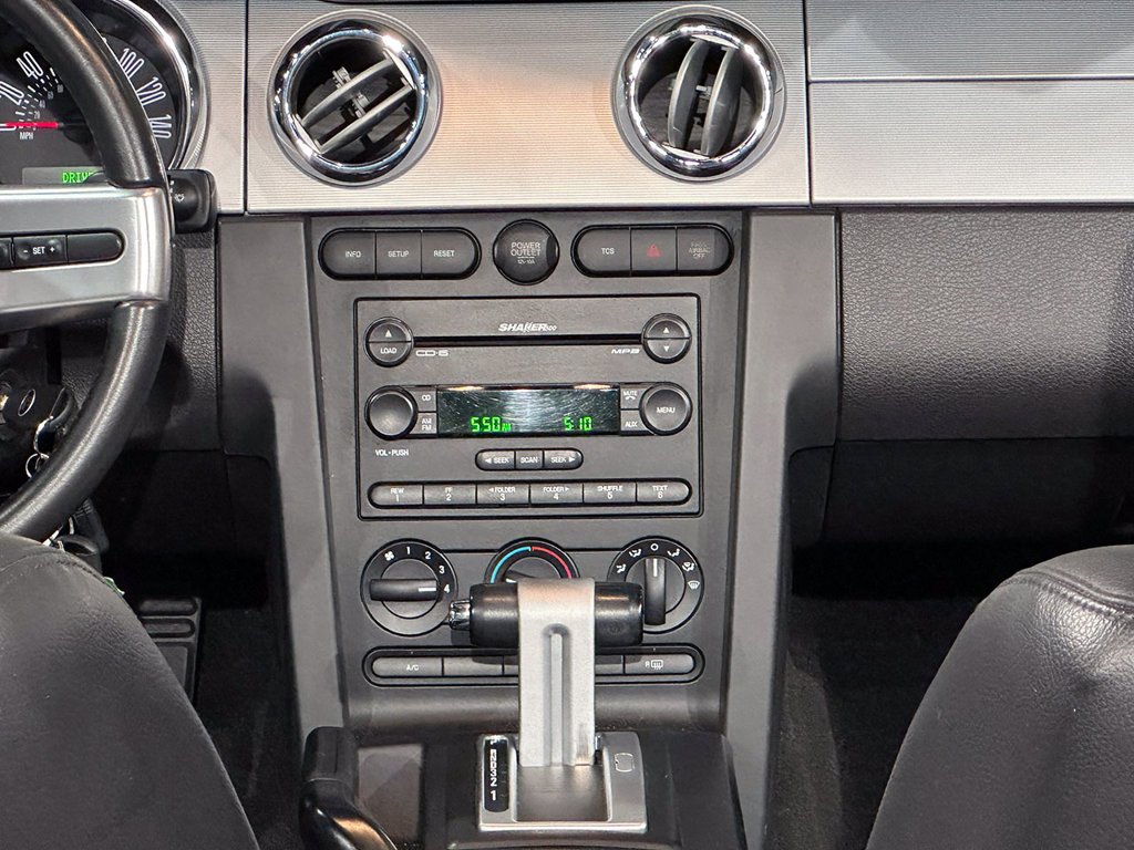 Used 2005 Black Ford  image 43