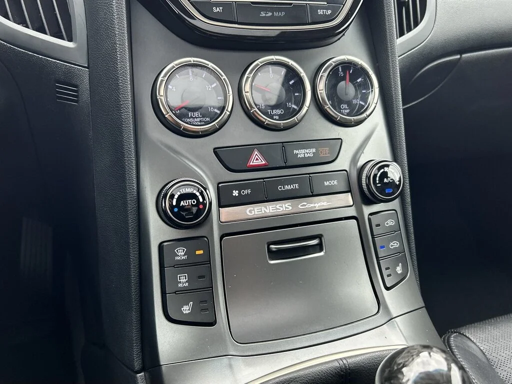 Used 2014  Hyundai 2.0T Premium 6sp Dilawri Certified   Local BC   Re image 27