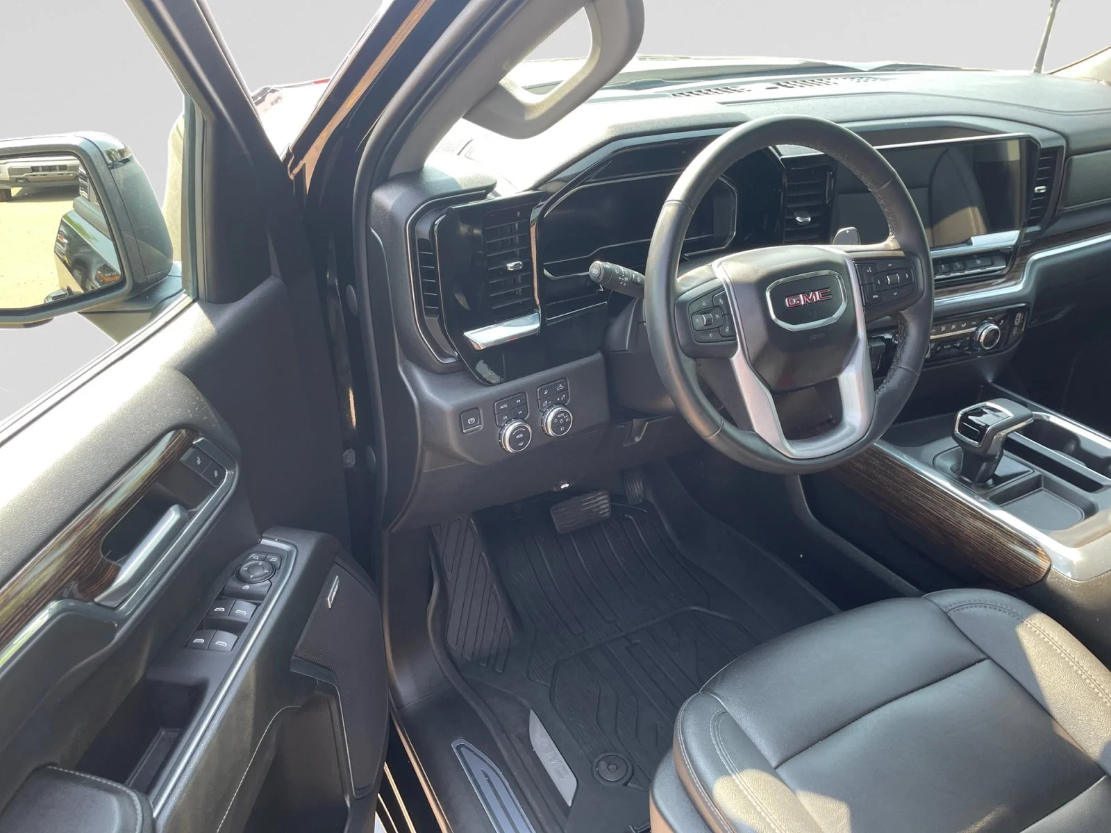 Used 2024 Black GMC Elevation Crew Cab image 11