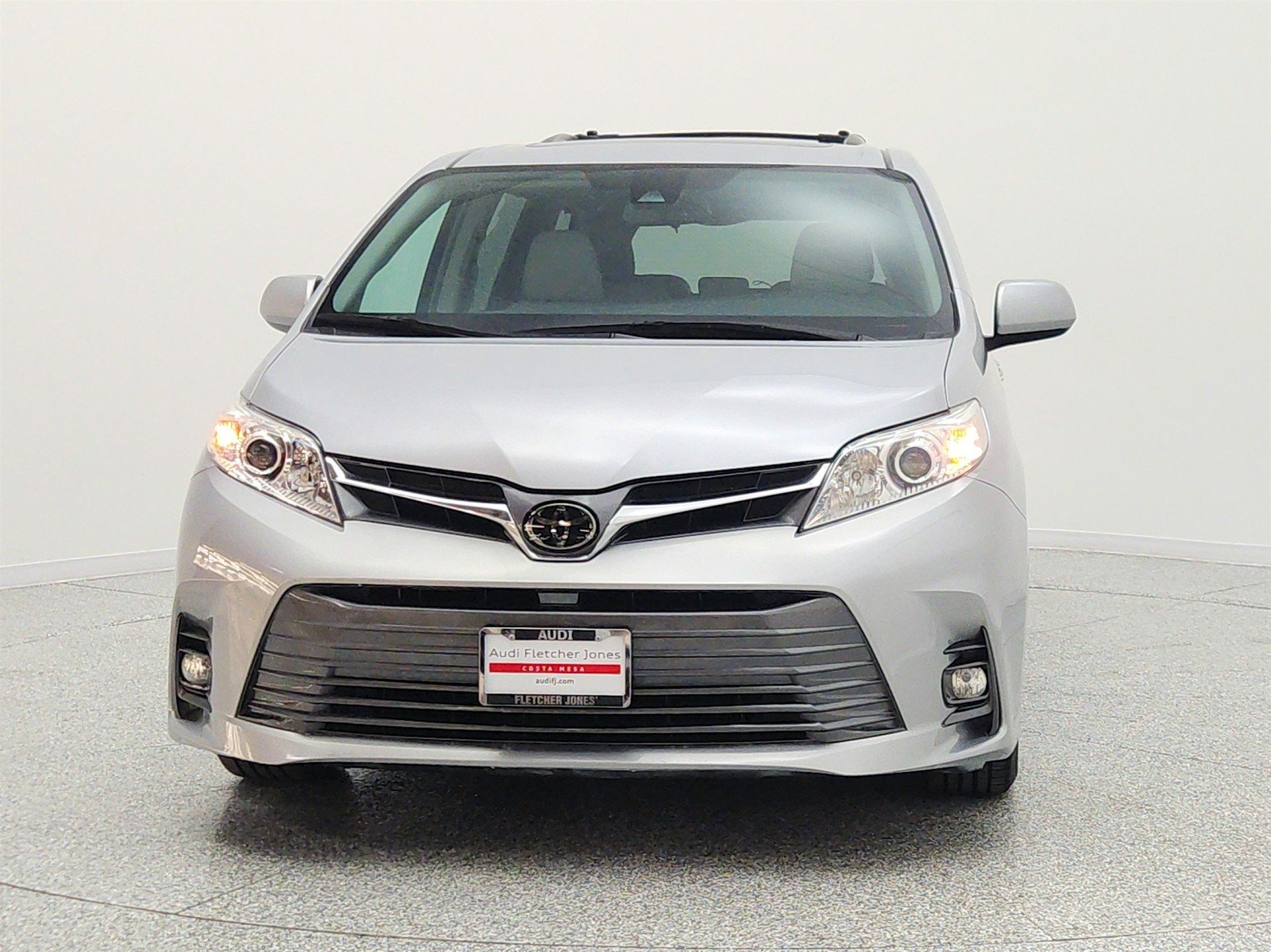 Used 2018 Silver Sky Metallic Toyota XLE Premium image 2