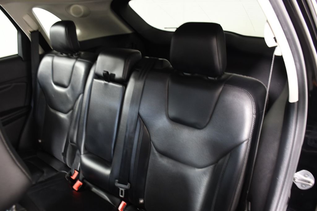 Used 2022 Agate Black Metallic Ford Titanium image 28