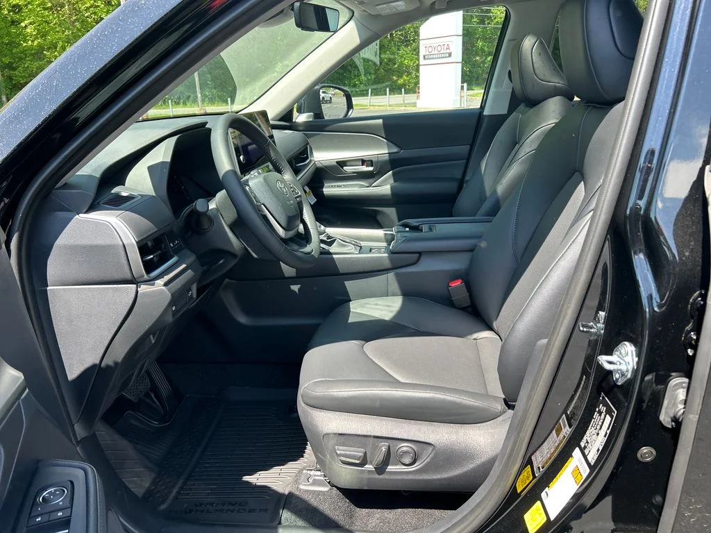 New 2026 Midnight Black Met Toyota XLE image 17