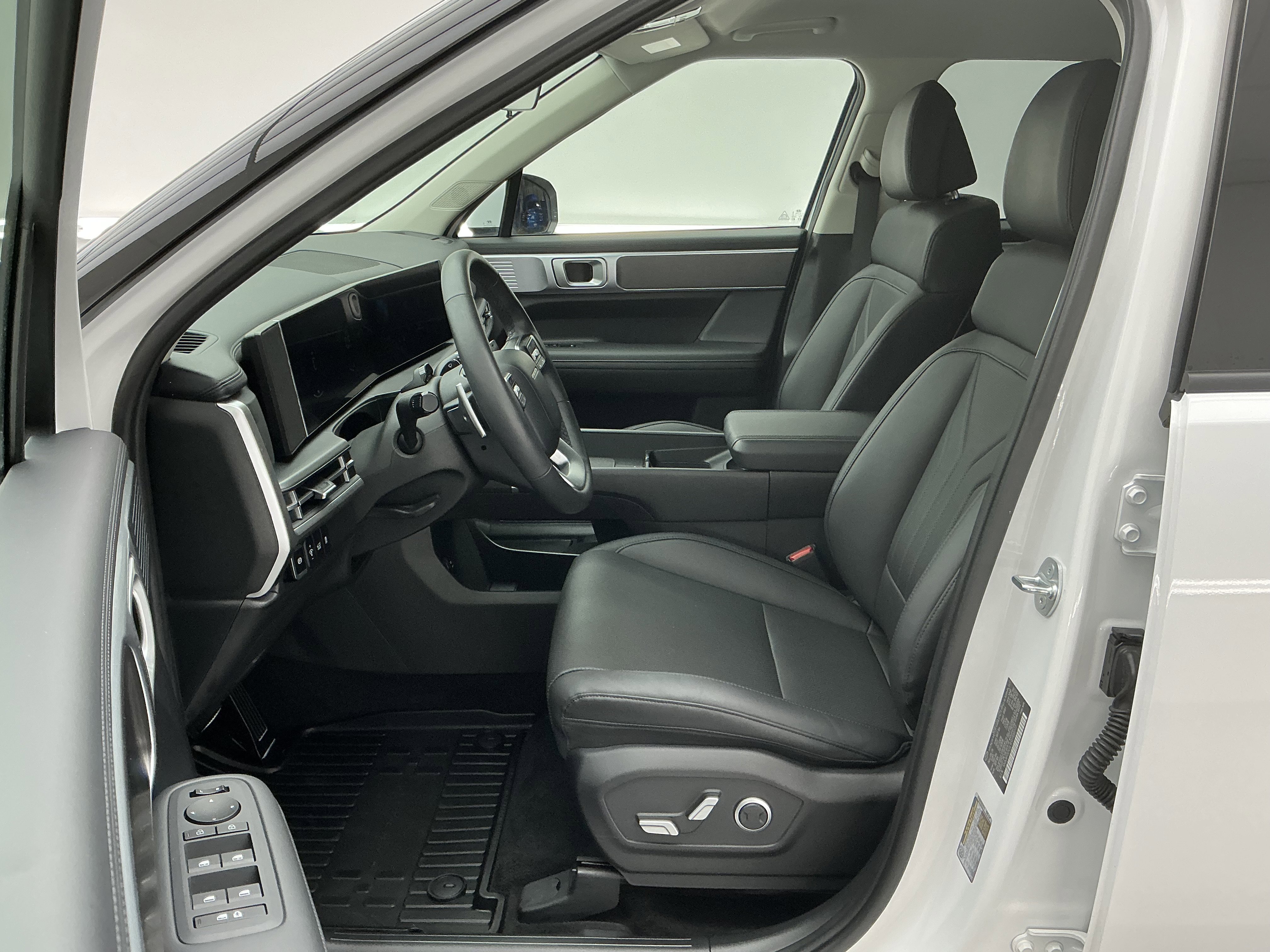 Used 2025 Serenity White Hyundai SEL image 17