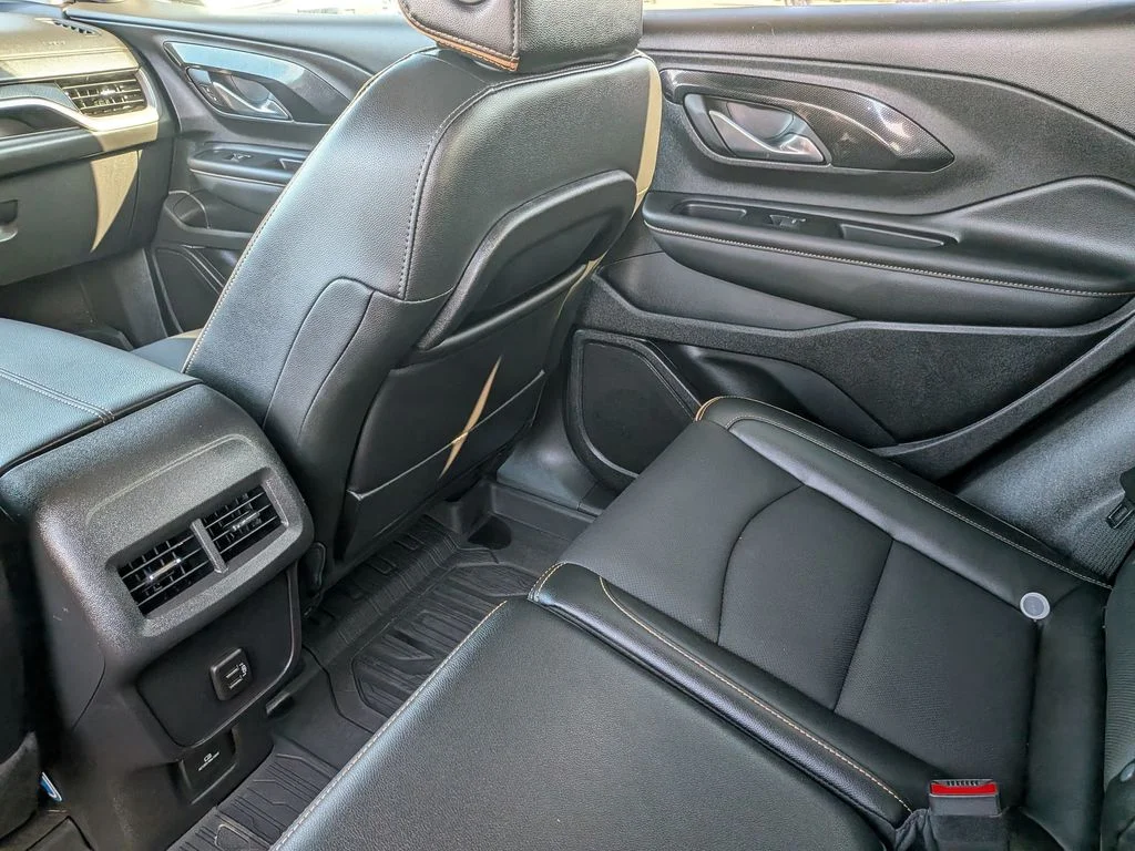 Used 2024 Silver GMC AT4 image 35