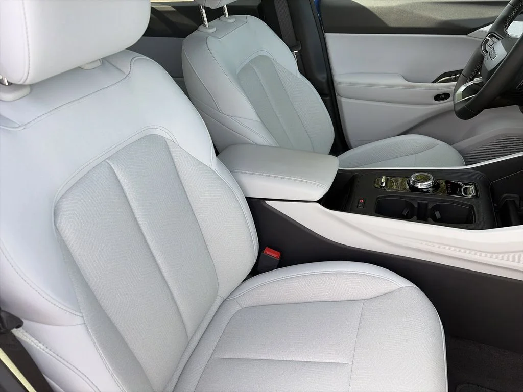 New 2026 Hydro Blue Pearlcoat Jeep Laredo image 30