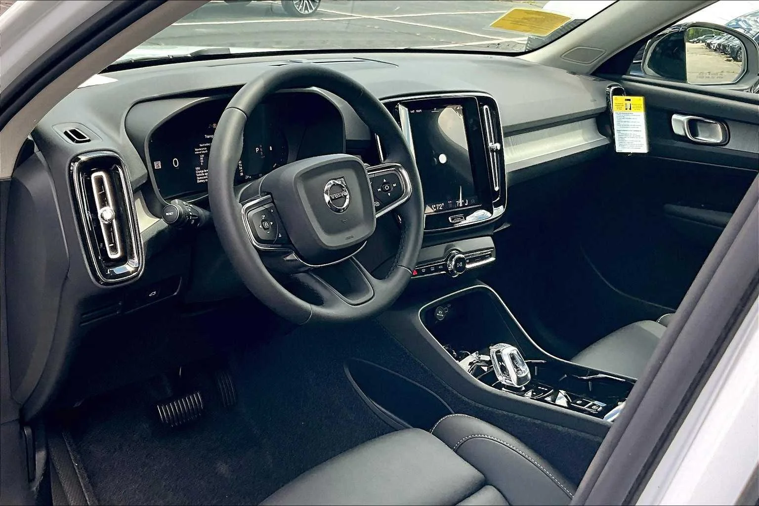 2026 Volvo XC40 Plus - Photo 9