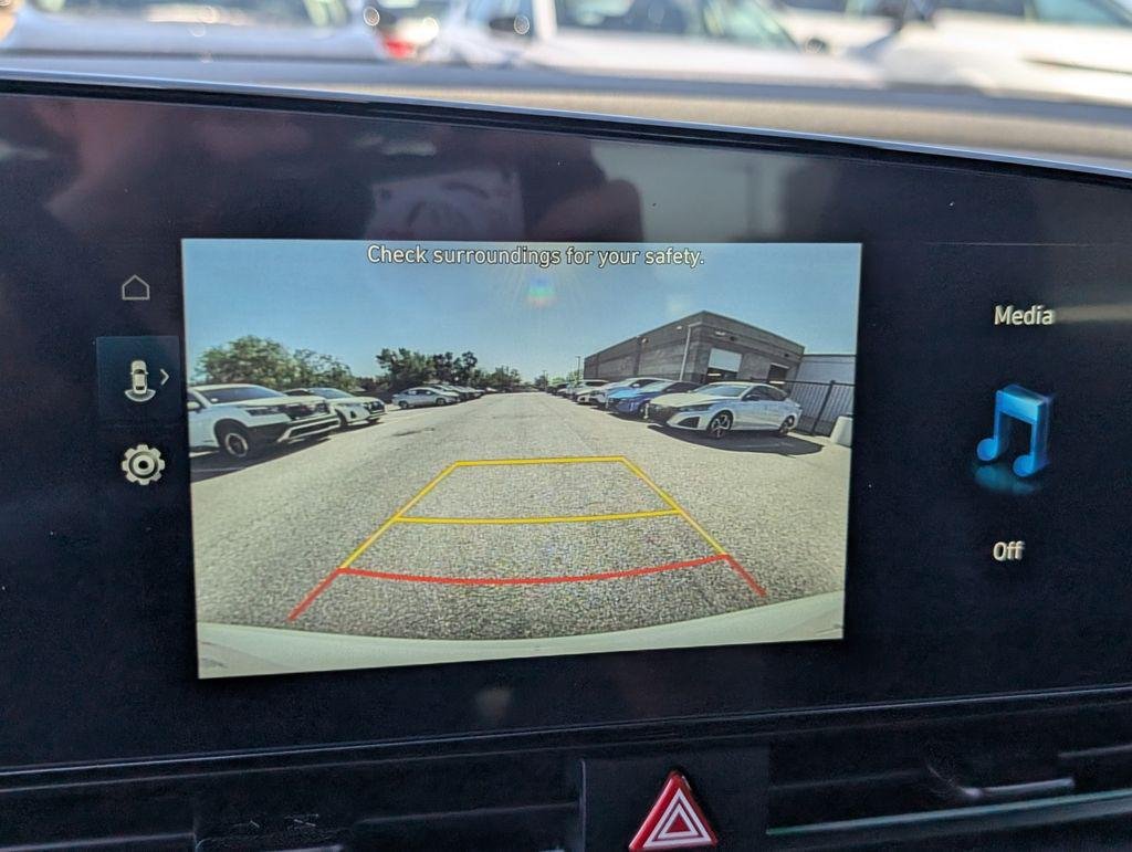 2025 Hyundai Elantra Blue - Photo 14