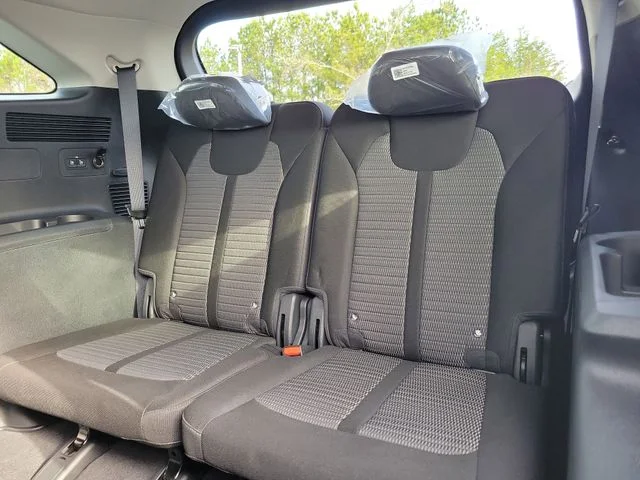 New 2026 Glacial White Pearl Kia LX image 10