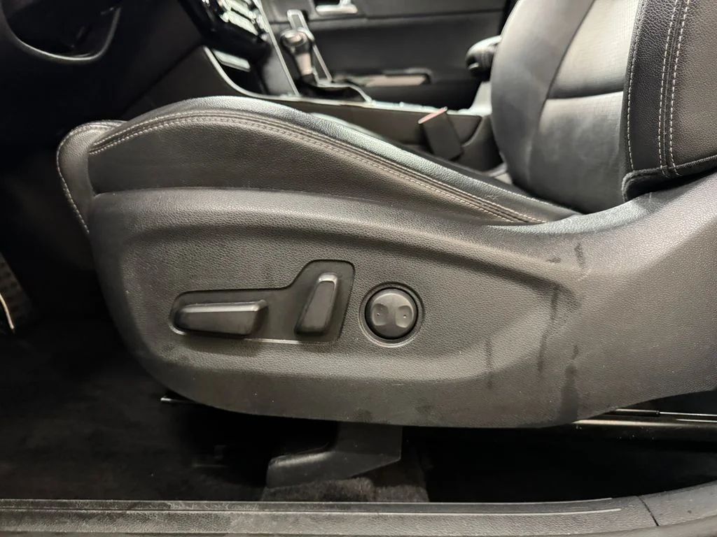 Used 2021 Red Kia S image 13