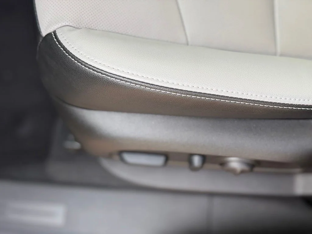 Used 2023 Silver GMC SLT image 32