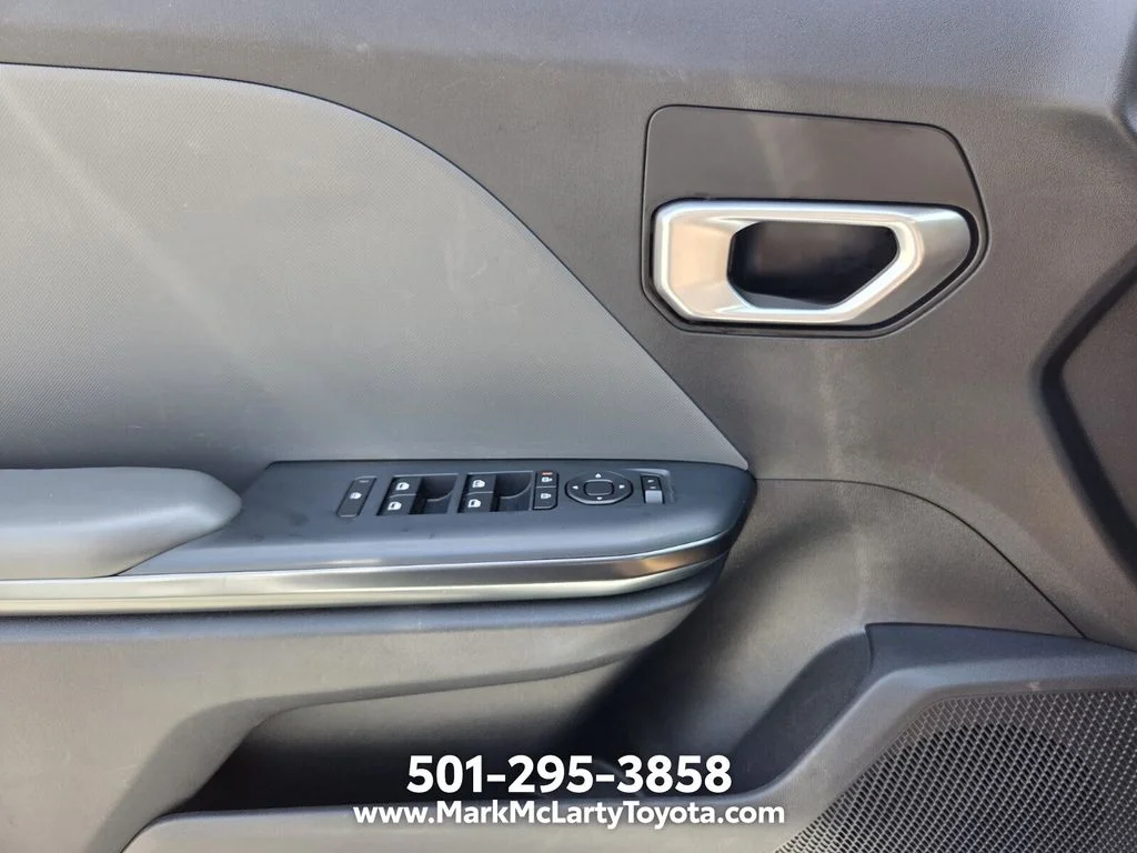 Used 2025 White Kia LXS image 23