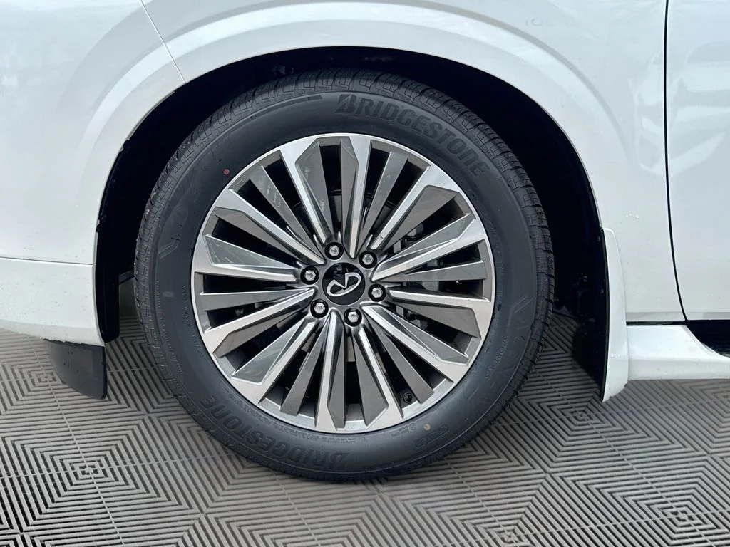 New 2027 RADIANT WHITE INFINITI Luxe 4WD image 34