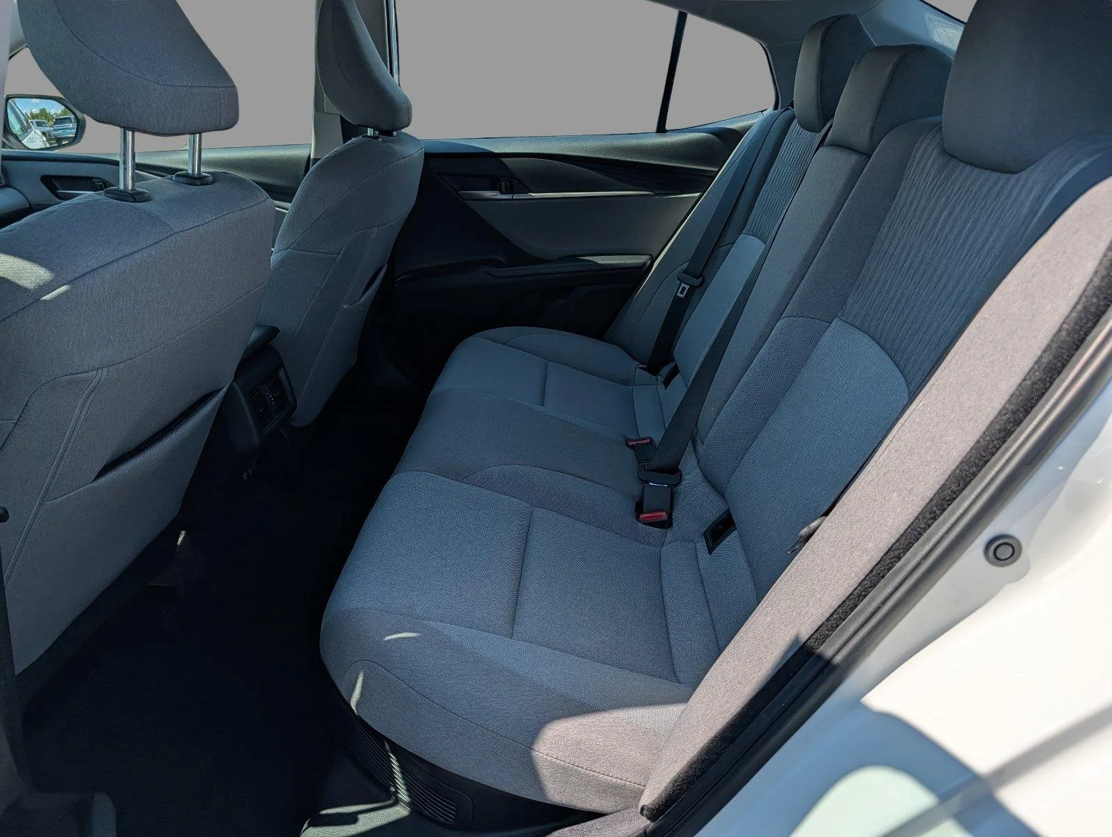 Used 2025 Ice Cap Toyota LE image 34