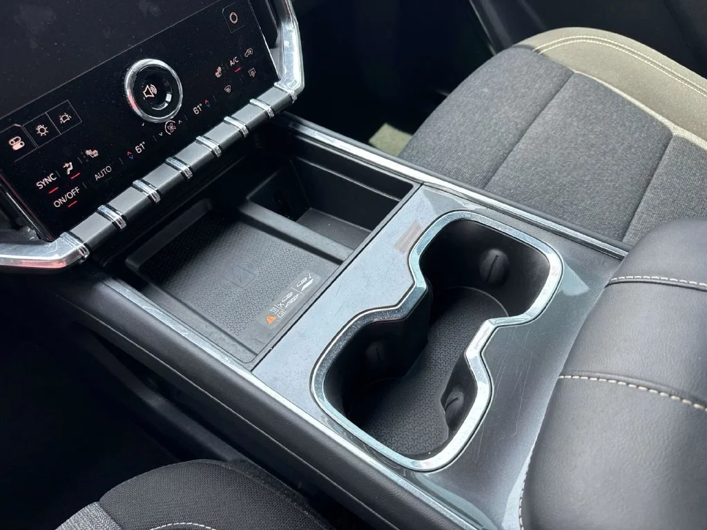 Used 2025 White GMC Elevation image 36