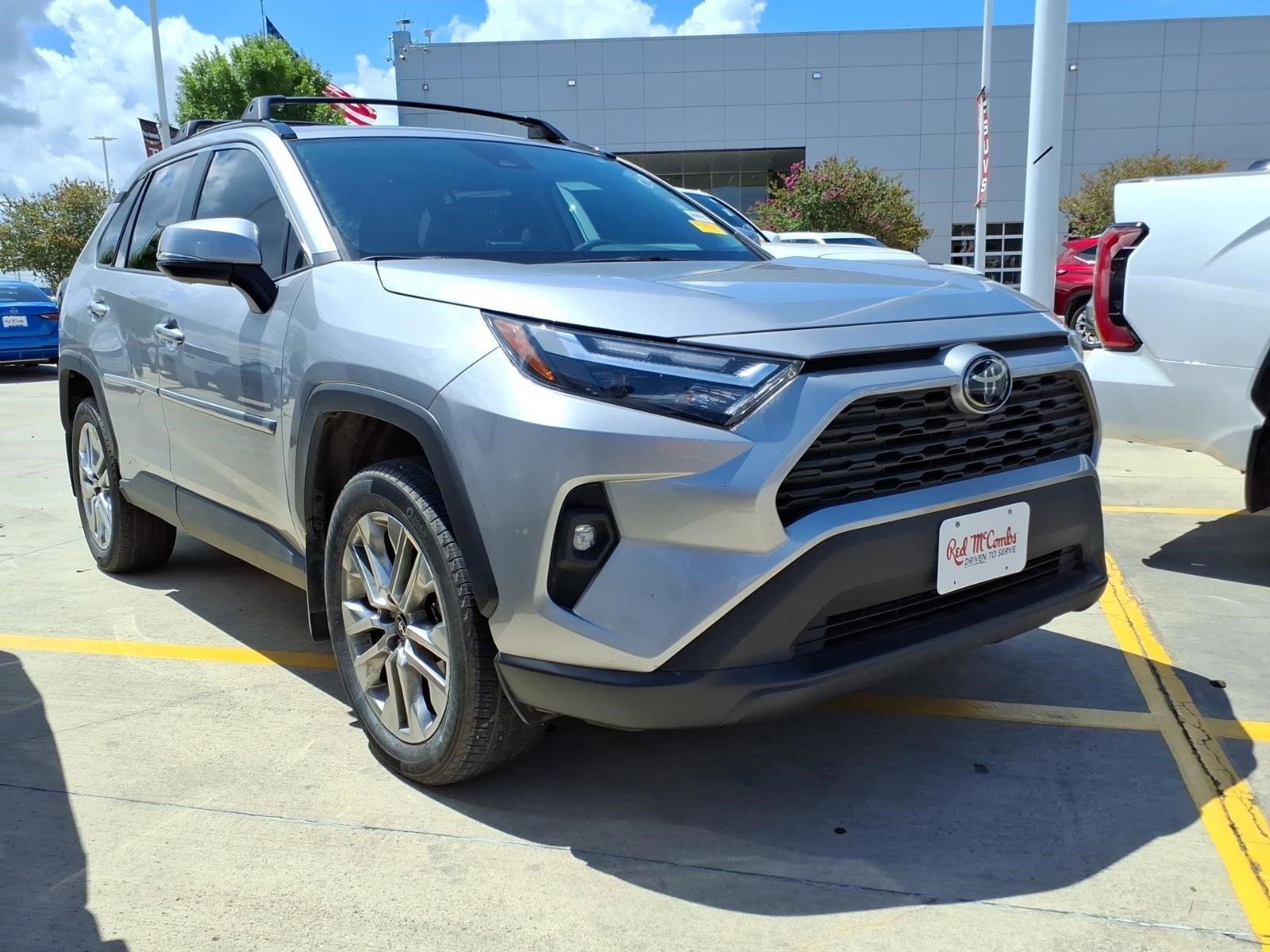 Used 2023 SILVER SKY METALL Toyota XLE Premium image 3