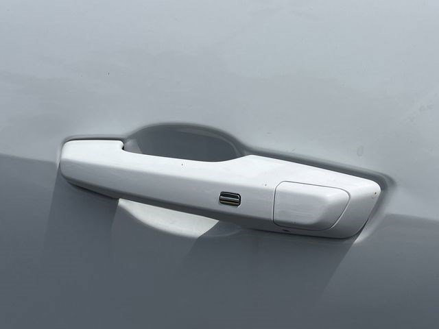 Used 2024 Summit White GMC AWD Elevation image 34