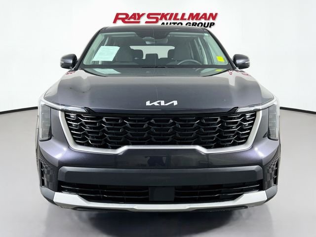Used 2025  Kia LX image 2