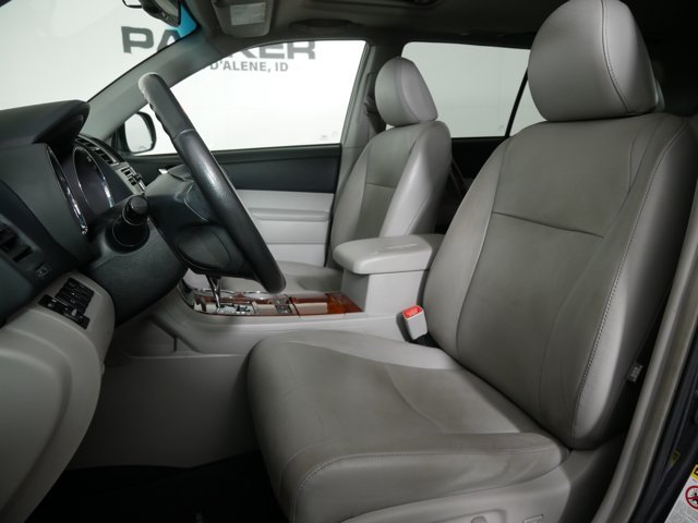 Used 2013 Magnetic Gray Metallic Toyota Limited image 9