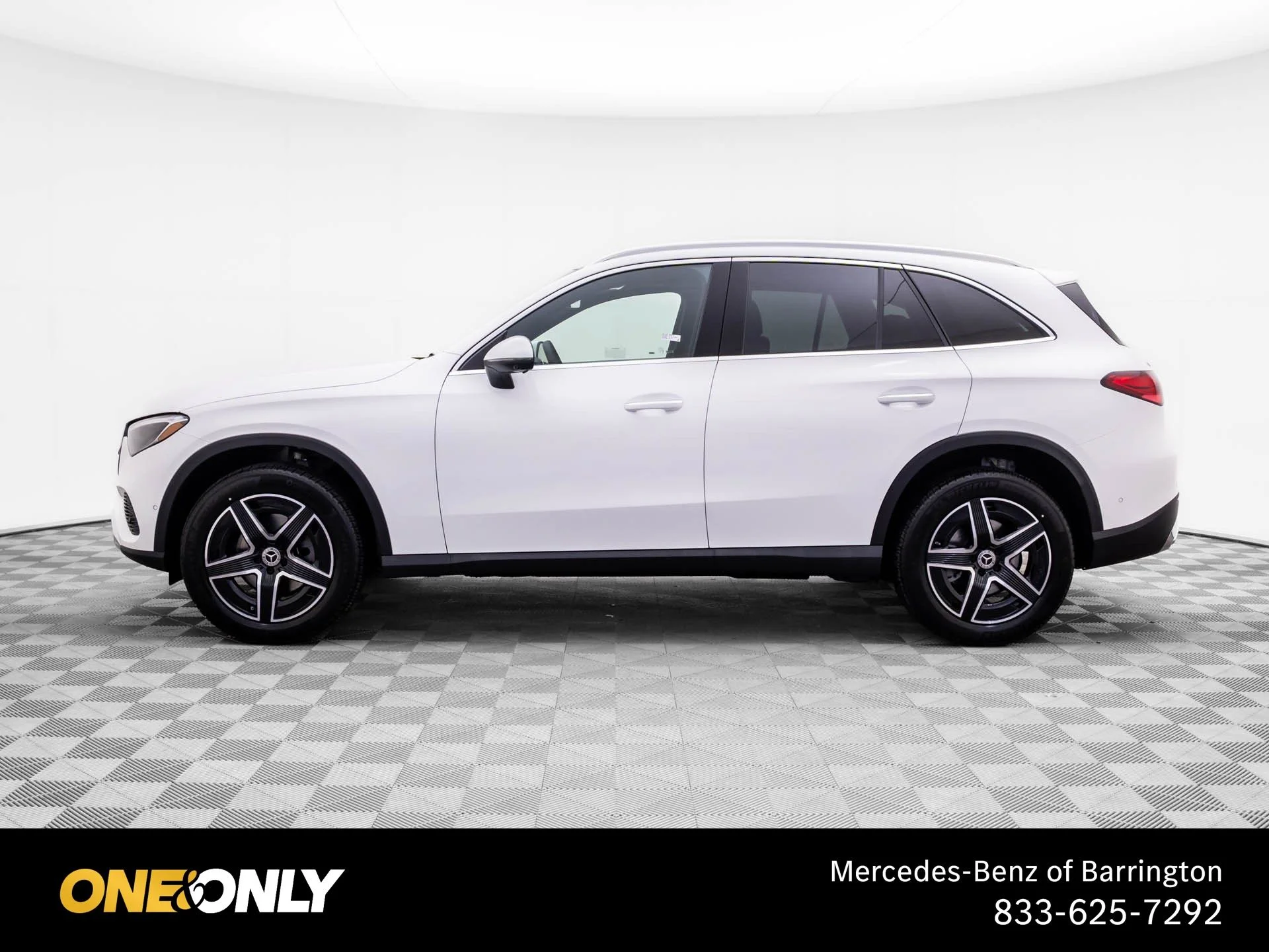 New 2026 White Mercedes-Benz GLC 300 image 2