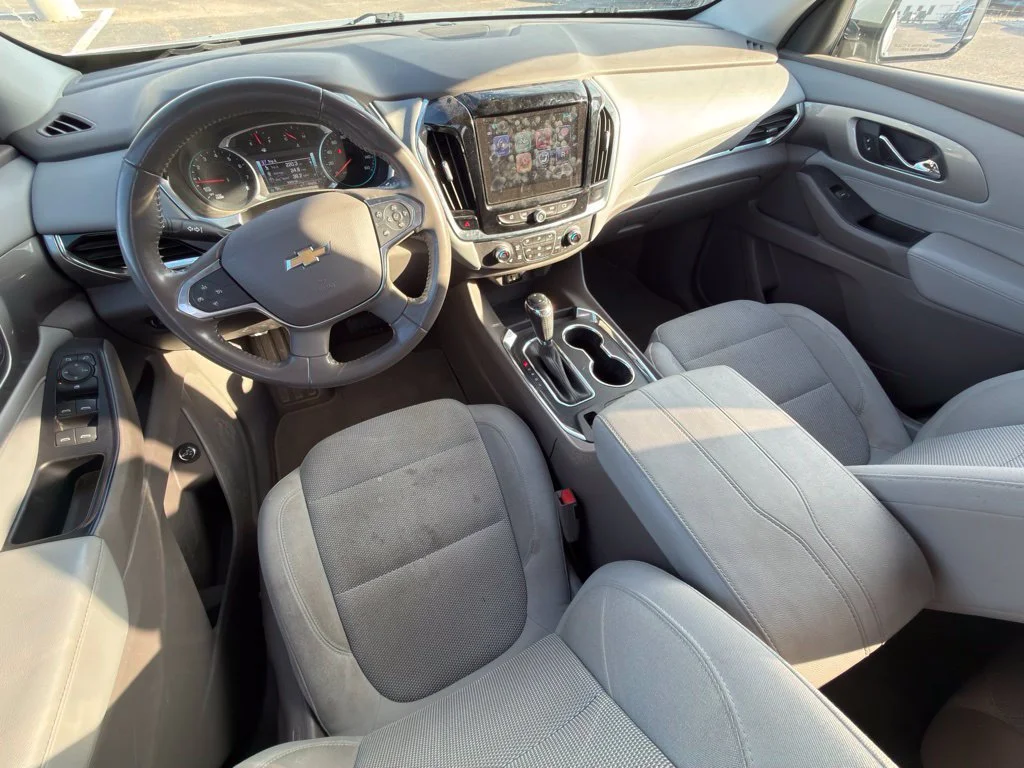 Used 2018 Silver Chevrolet LT image 9