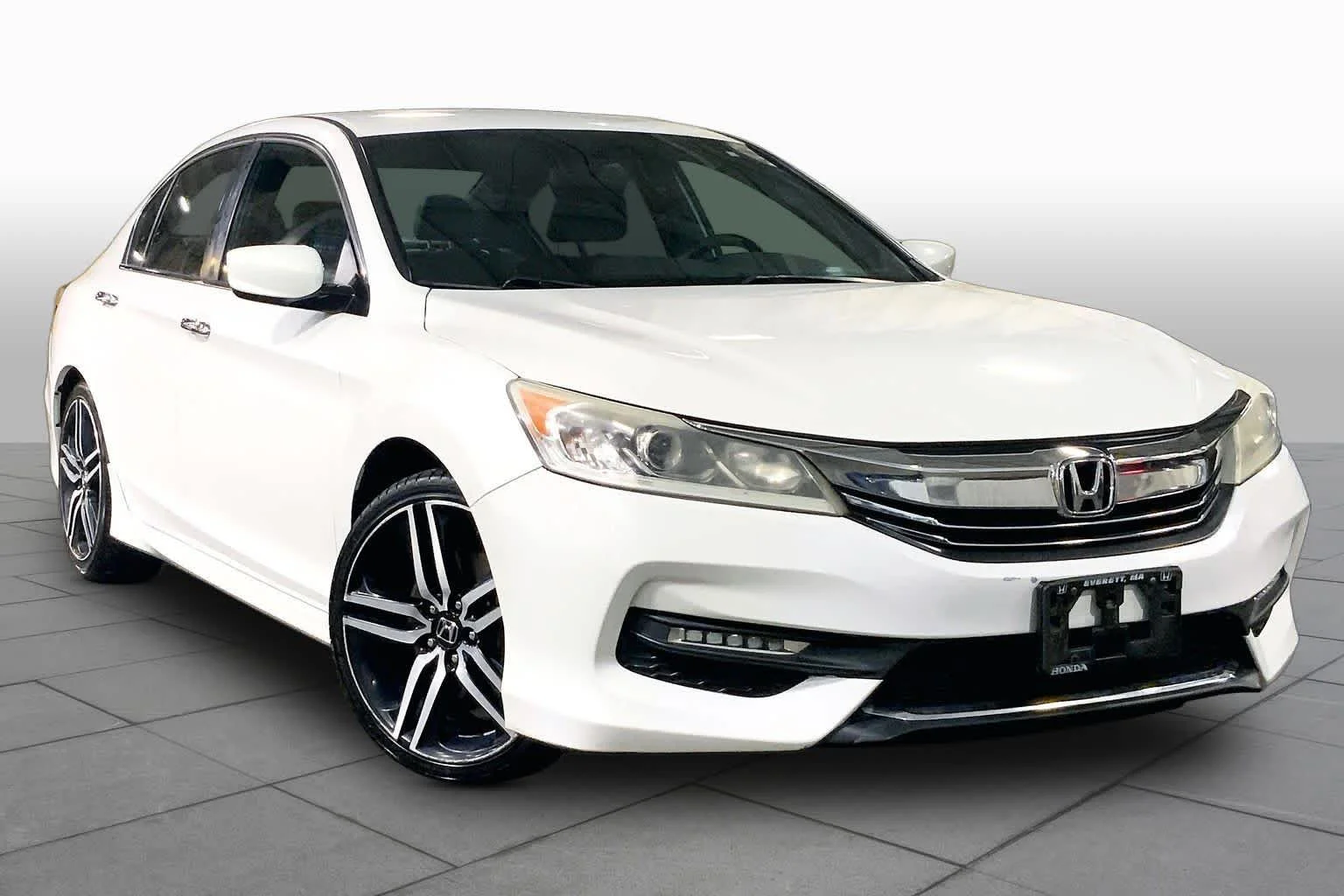 Used 2017 White Orchid Pearl Honda Sport image 3