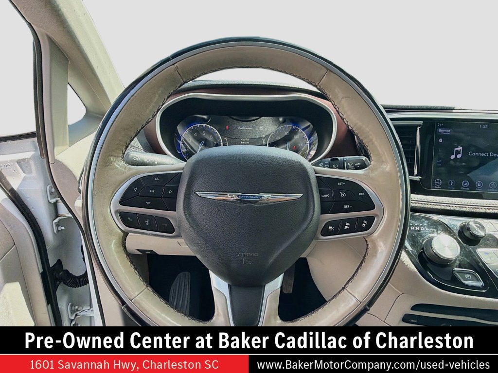 Used 2018 White Chrysler Limited image 11