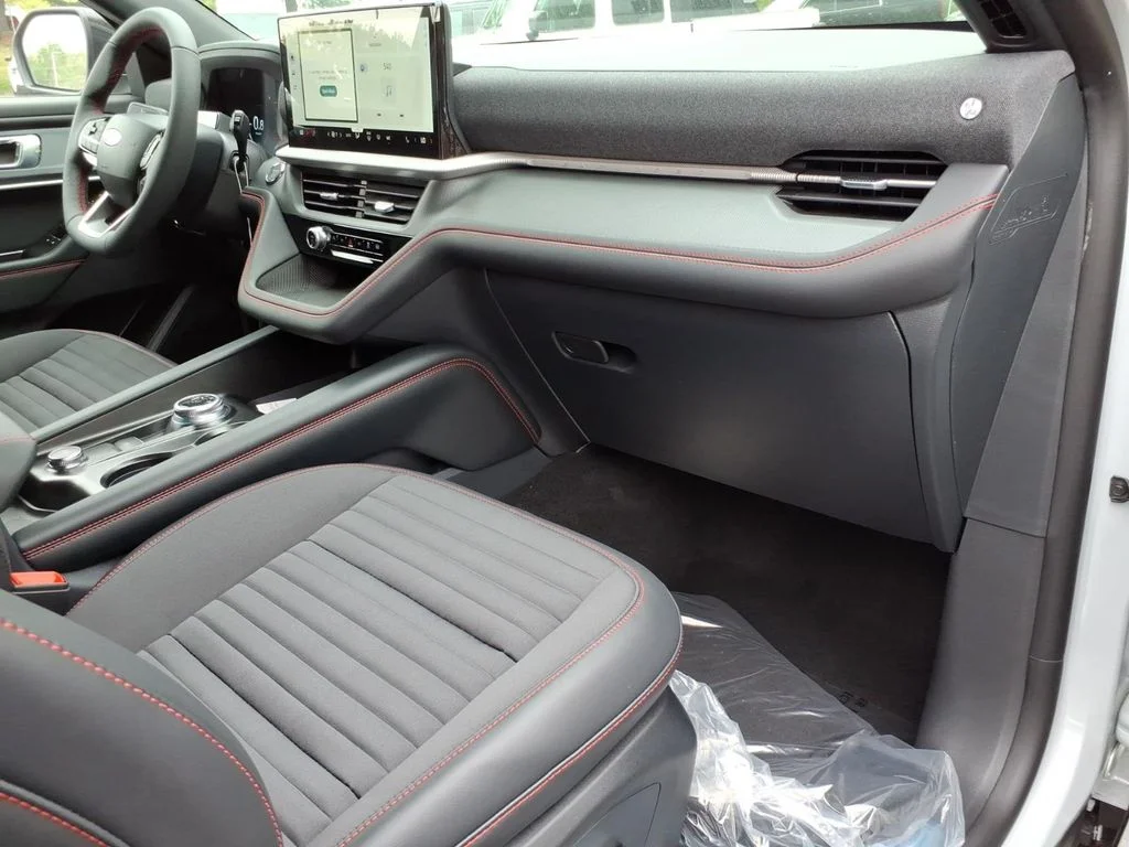 New 2026 Space White Metallic Ford ST-Line image 9