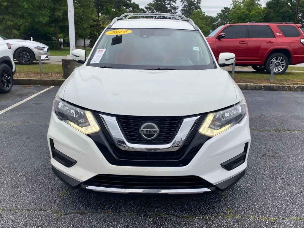Used 2019 White Nissan S image 21