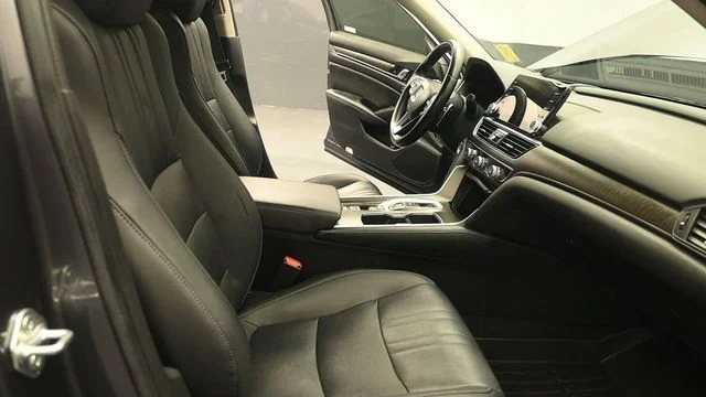 Certified Used 2021 Gray Pearl Honda Touring image 17