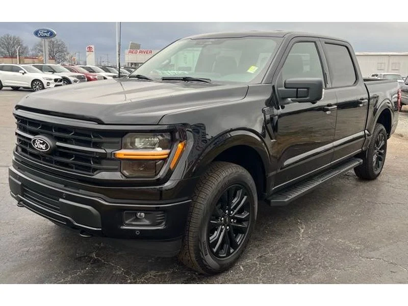 New 2026 Agate Black Metallic Ford XLT image 4