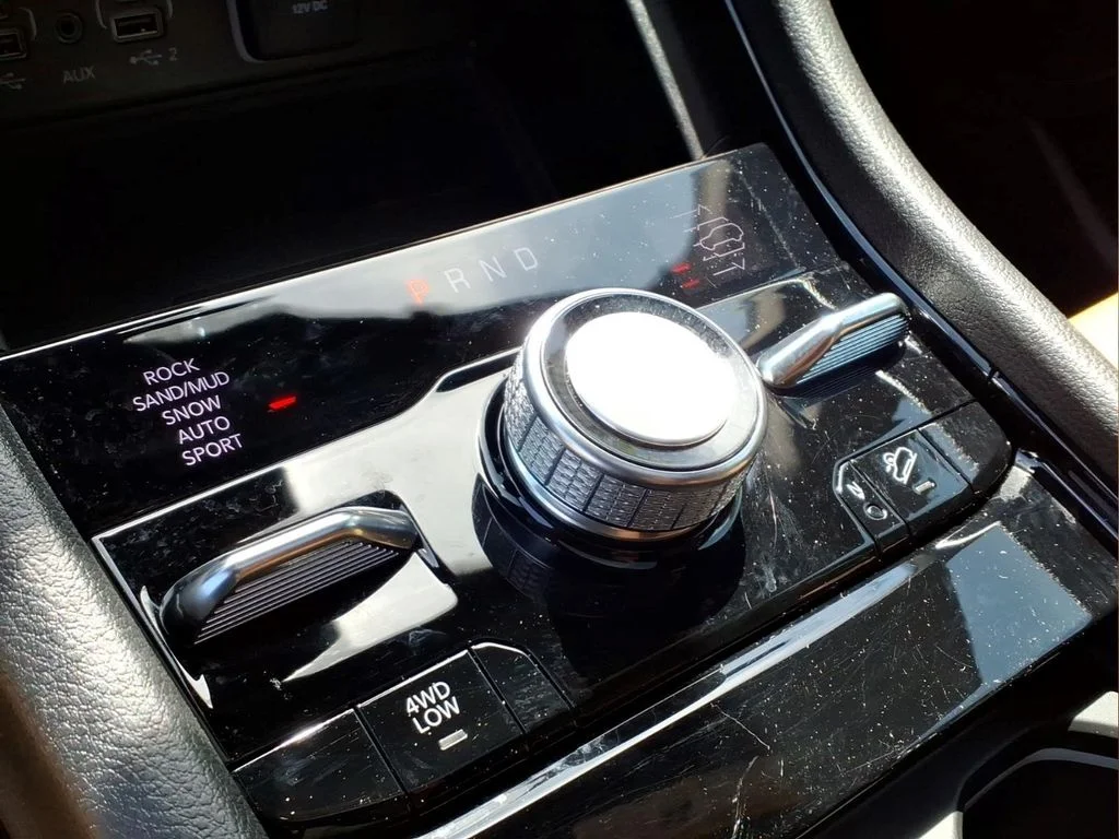 Used 2023 White Jeep Summit image 9