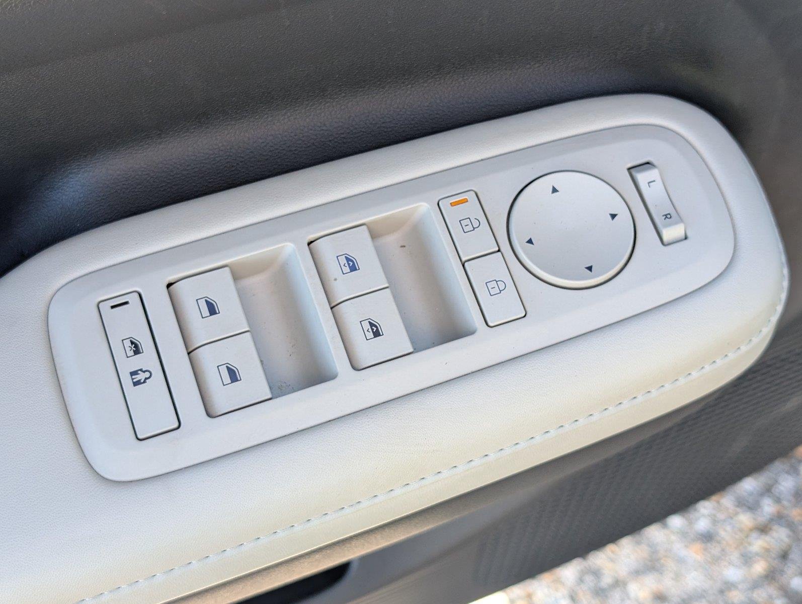 Used 2024 Serenity White Hyundai SEL image 20