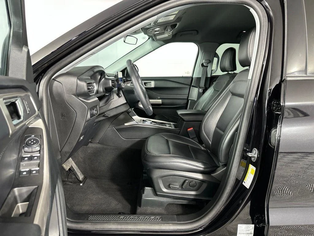 Used 2024 Black Metallic Ford XLT image 10