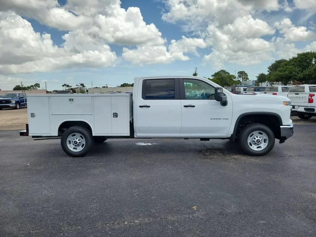 New 2026 Summit White Chevrolet WT image 16