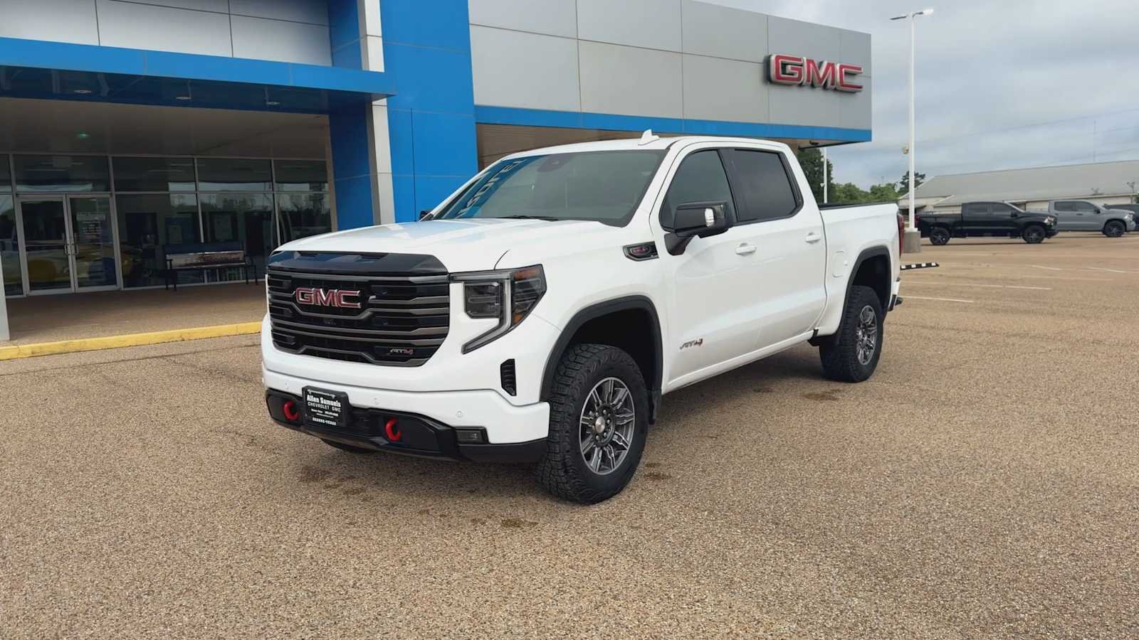 Used 2025 Summit White GMC AT4 image 4