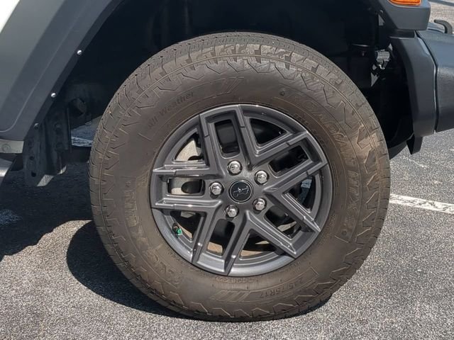 Used 2025 White Jeep Sport S image 11