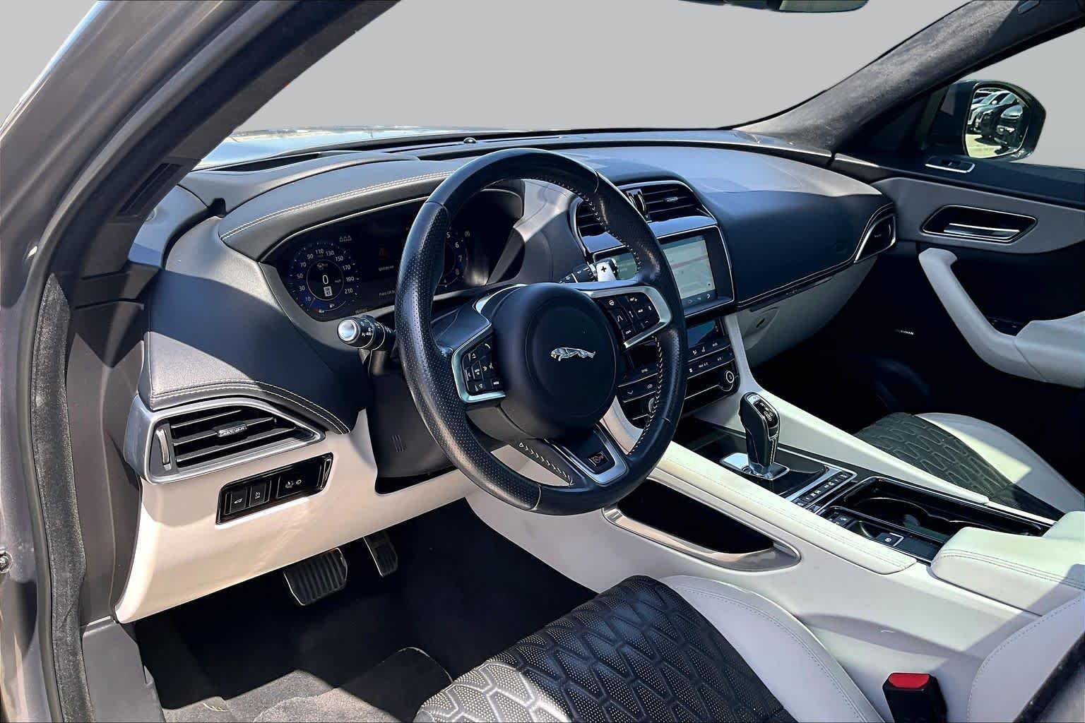 Used 2020 Eiger Grey Metallic Jaguar SVR image 17