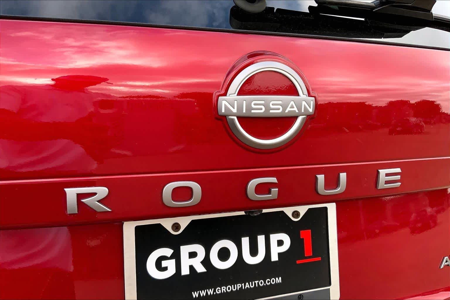 Used 2025 Scarlet Ember Tintcoat Nissan SV image 31