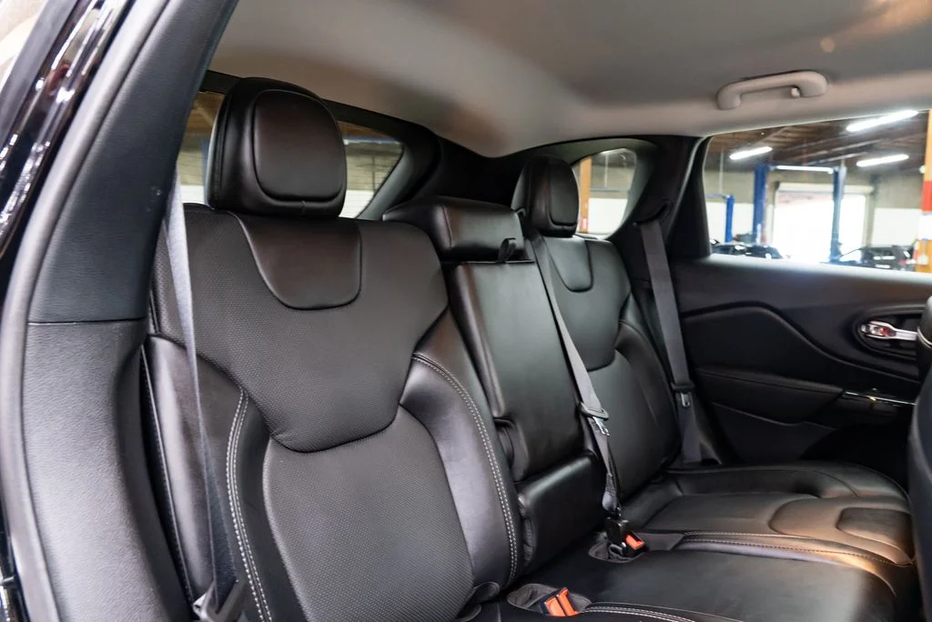 Used 2023 Black Jeep Altitude image 28