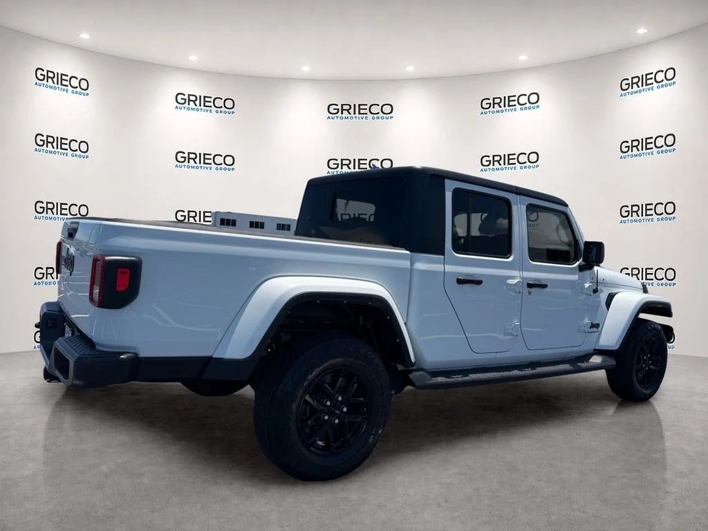Used 2022 White Jeep Sport image 7