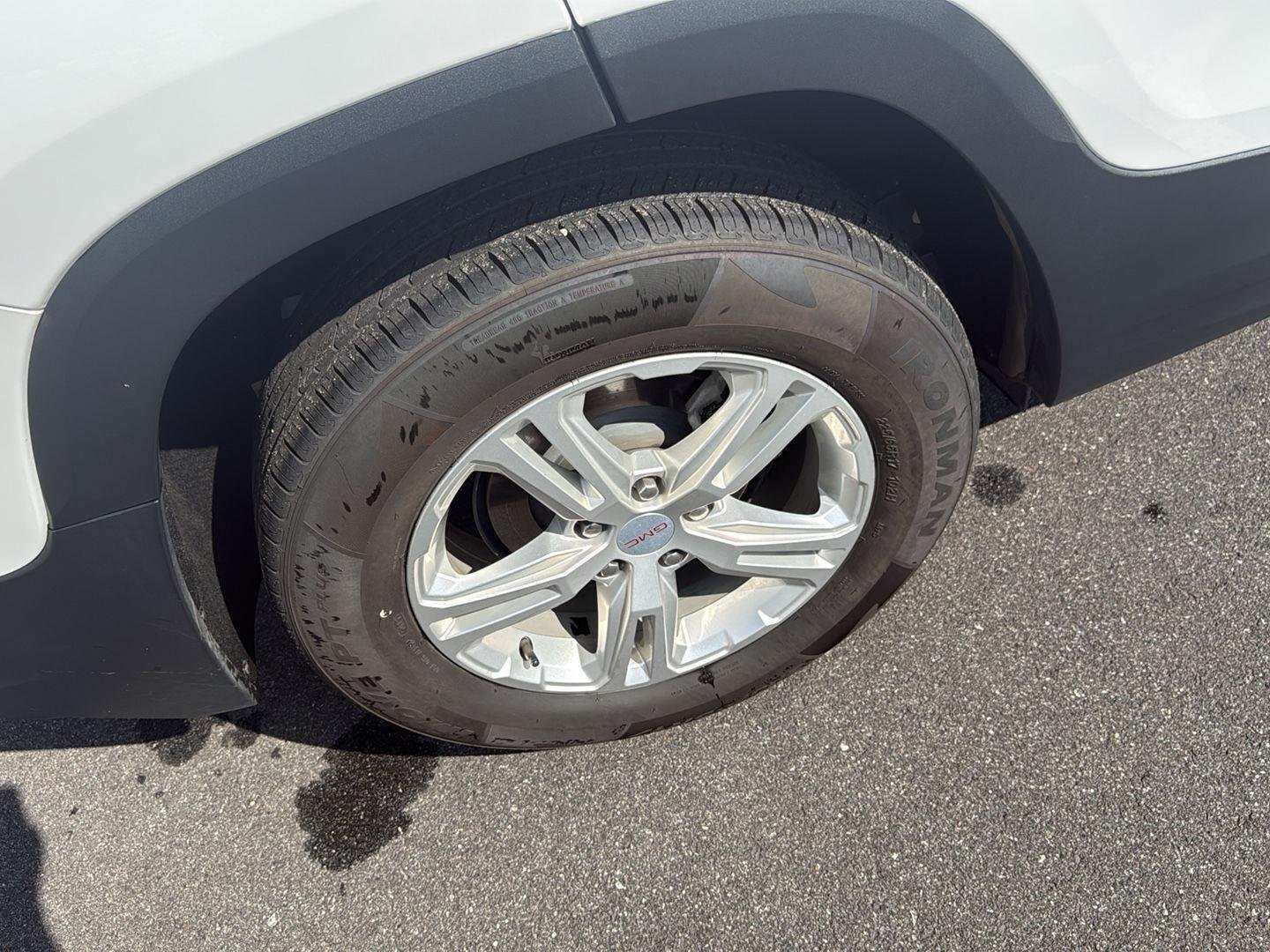 Used 2024 Summit White GMC SLE image 15