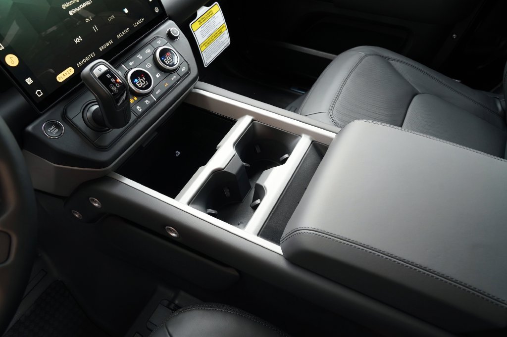 New 2026 Santorini Black Land Rover V8 image 30