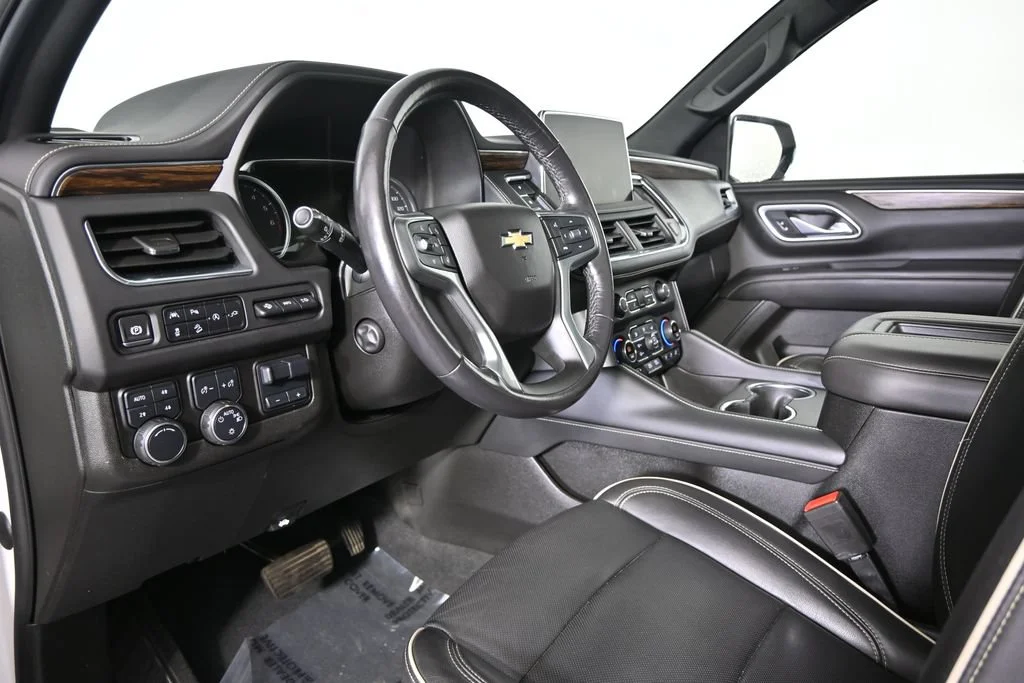 Used 2021 IRIDESCENT PEARL TRICOAT Chevrolet Premier image 24