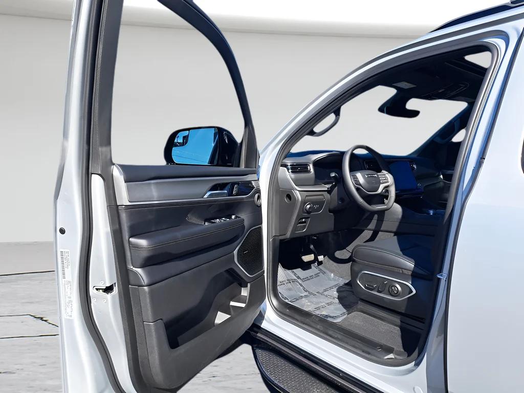 New 2026 Silver-Zynith Exterior Paint Jeep  image 9