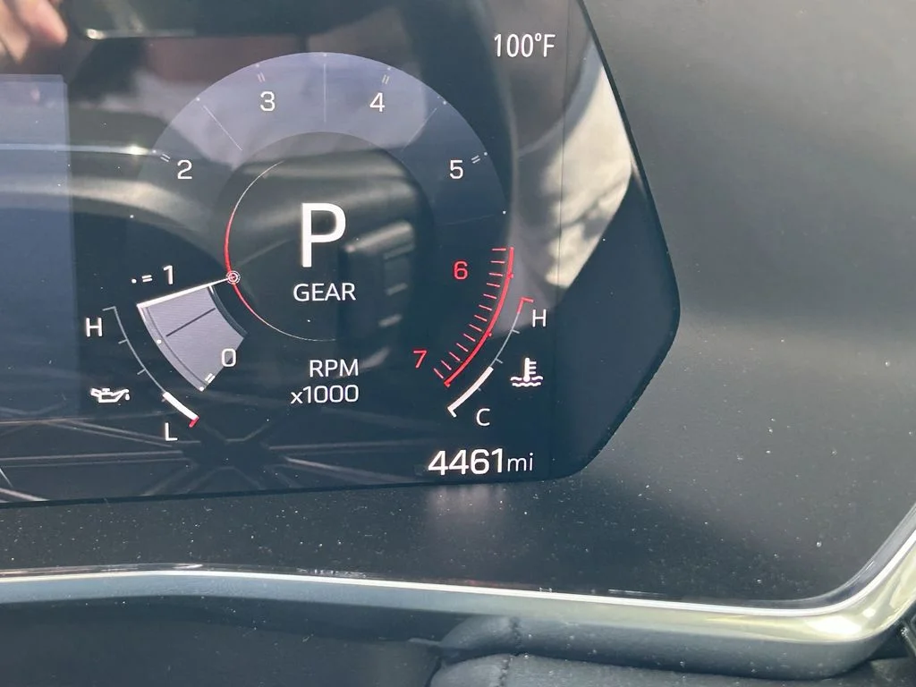 Used 2024 White GMC Elevation image 34