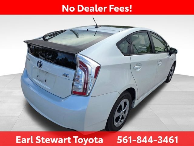 Used 2013 White Toyota Three image 6