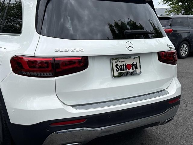 Used 2022 White Mercedes-Benz GLB 250 image 11