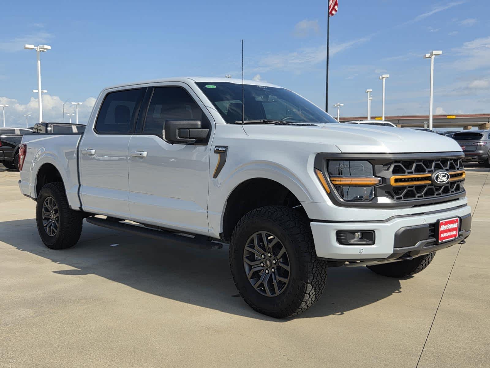 Used 2025 Space White Metallic Ford Tremor image 7