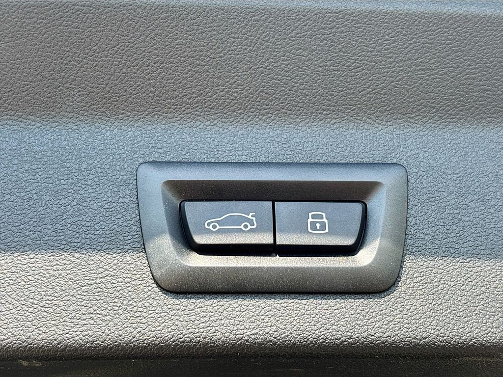Used 2024 Jet Black BMW sDrive30i image 16