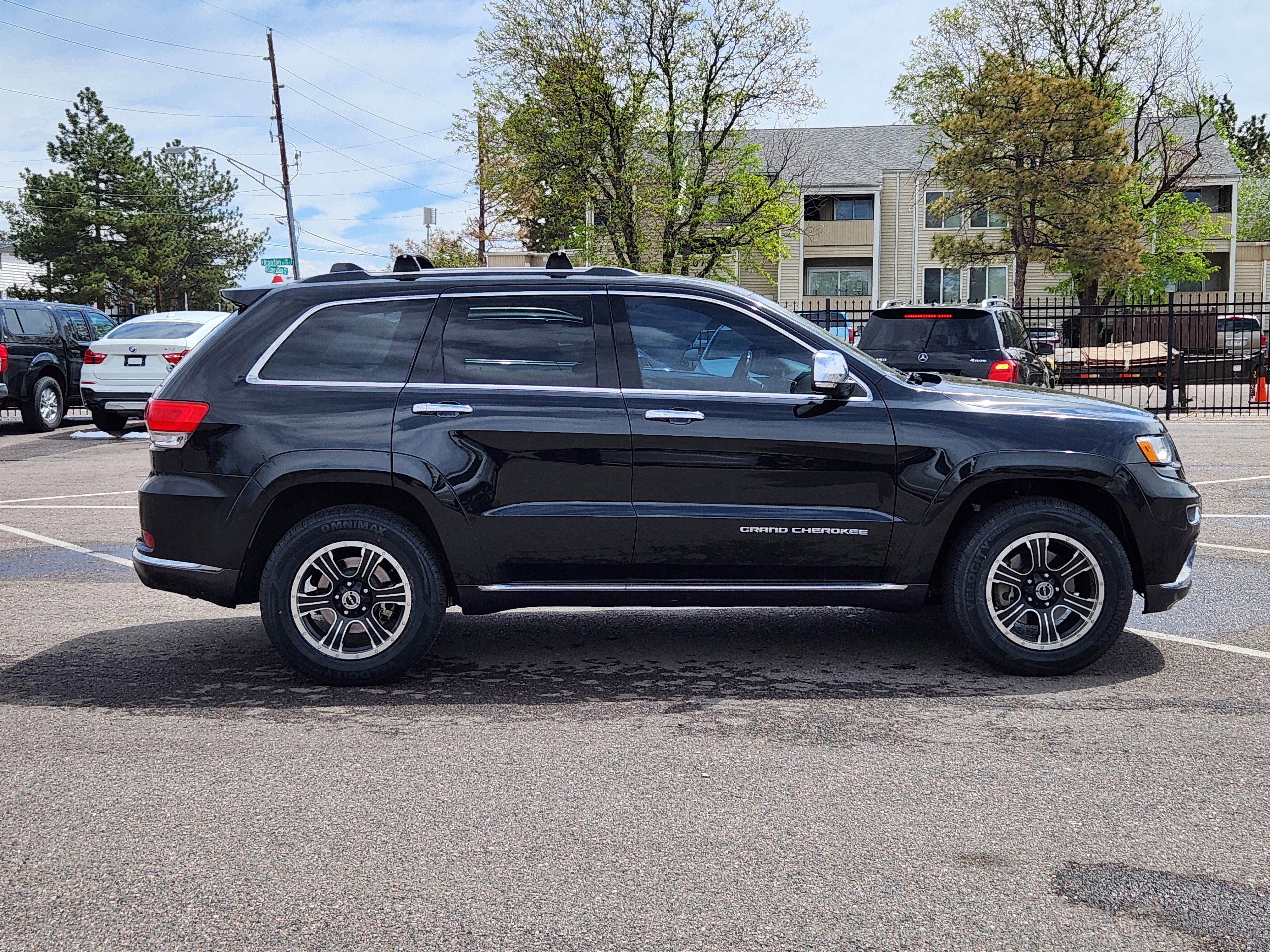 Used 2015 Black Jeep Summit image 4